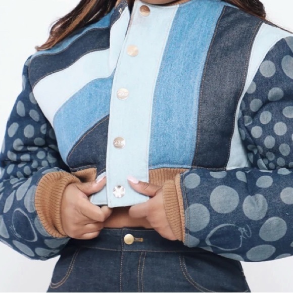 Blue Jean Jacket with Classic Style and Relaxed Fit - Picture 4 of 4